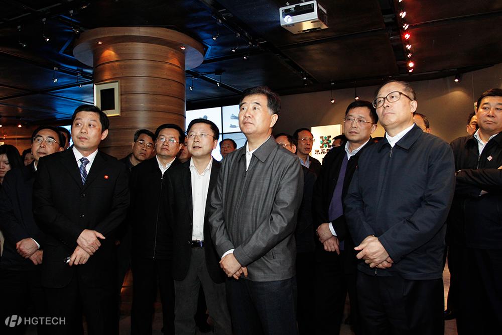 11、2012年4月9日 现任天下政协主席汪洋率团考察鸿运国际科技.jpg